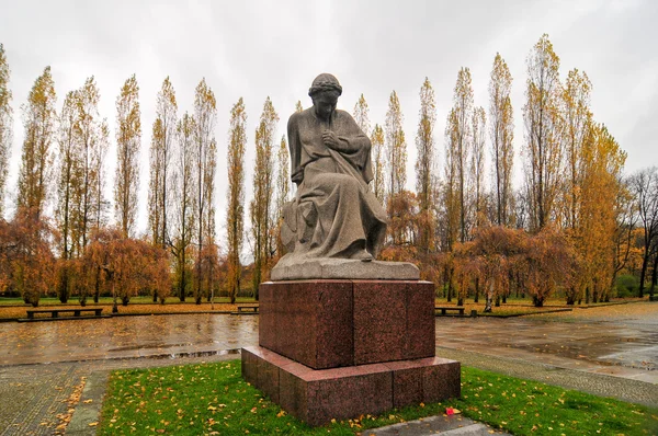 Pomnik radzieckich w treptower park, berlin, Niemcy-panorama — Zdjęcie stockowe