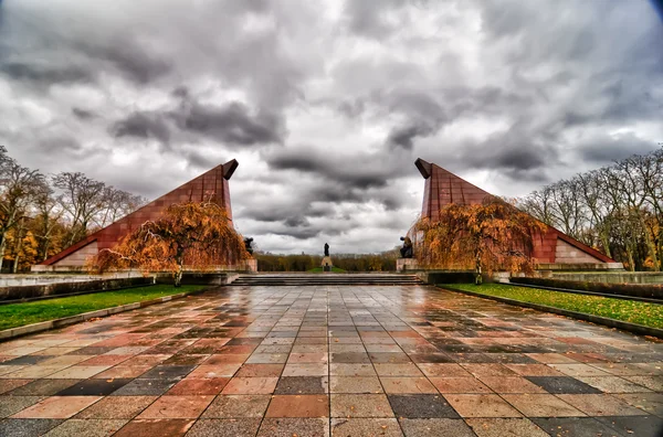 Treptower park, berlin, Almanya panorama Sovyet savaş anıtı — Stok fotoğraf