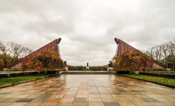 Memorial da Guerra Soviética em Treptower Park, Berlim, Alemanha Panorama — Fotografia de Stock