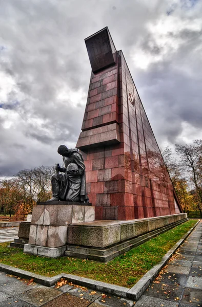 Sovětský válečný památník v treptower park, Berlín, Německo panorama — Stock fotografie