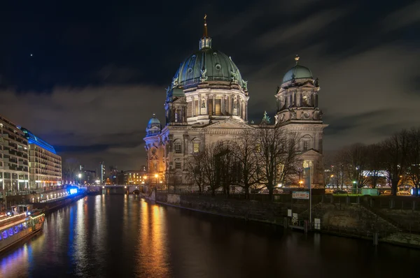 Catedral de Berlín por la noche — Foto de Stock