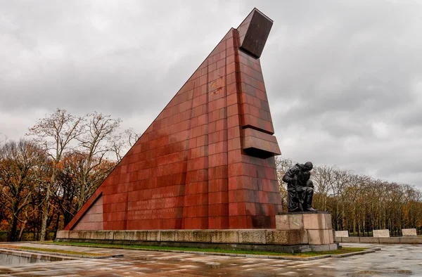 Memoriale di guerra sovietico a Treptower Park, Berlino, Germania — Foto Stock