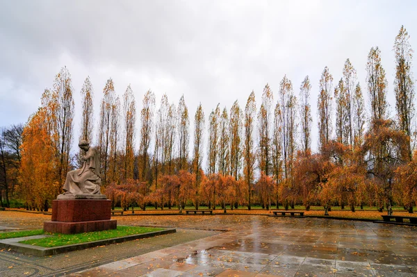 Sovětský válečný památník v treptower park, Berlín, Německo panorama — Stock fotografie