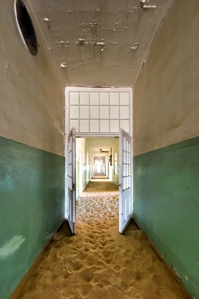 Spookstad Kolmanskop, Namibië — Stockfoto