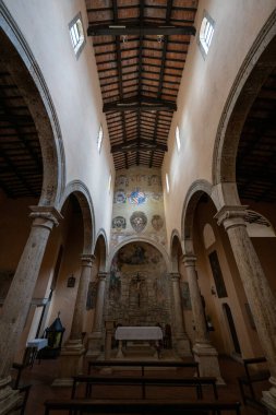 Pitigliano, İtalya - 13 Temmuz 2025: Pitigliano 'da Santa Maria Kilisesi ve San Rocco Kilisesi İçişleri.