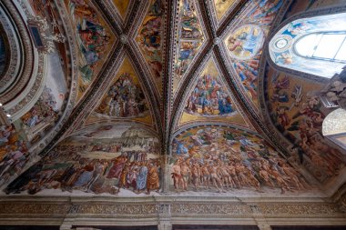 Orvieto Katedrali, Orvieto - 14 Temmuz 2025: Madonna di San Brizio Şapeli 'nin karmaşık freskleri, Orvieto Katedrali, canlı Rönesans sanatını sergiliyor.