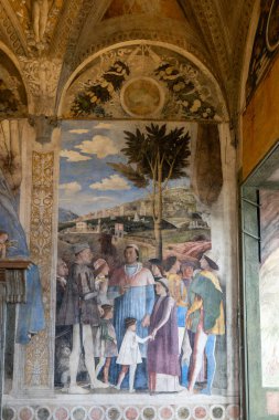 Mantua, İtalya - 25 Temmuz 2025: Renaissance fresco cycle in the Camera degli Sposi at Castello di San Giorgio, Mantua, painted by Andrea Mantegna for the Gonzaga court.