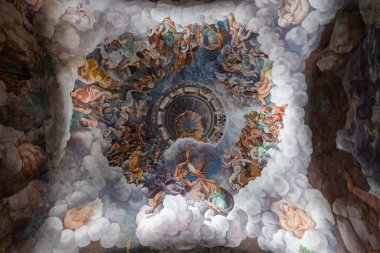 Mantua, İtalya - 26 Temmuz 2025: Mantua 'daki 16. yüzyıl Palazzo Te' sinin kamera di Psiche tavanında Giulio Romanos mitolojik freskleri.