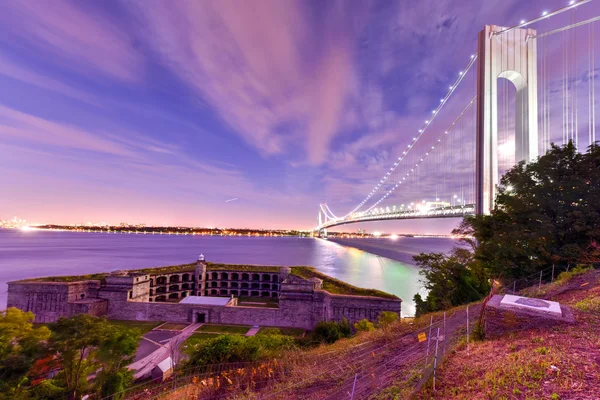 Pont de Verrazano Underpass — Photo