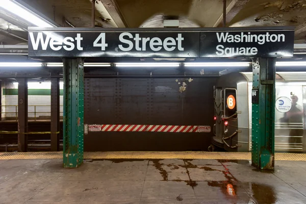 Estación de metro West Fourth Street - Nueva York — Foto de Stock