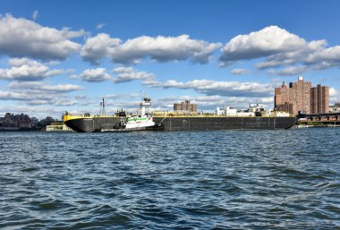 Hudson Nehri'nde tekne römorkör