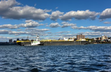 Hudson Nehri'nde tekne römorkör