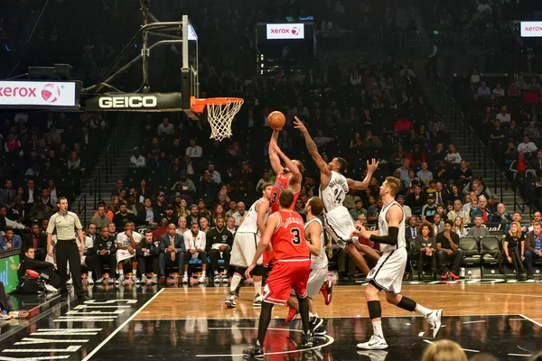 Netten vs stieren basketbal op Barclays Center — Stockfoto