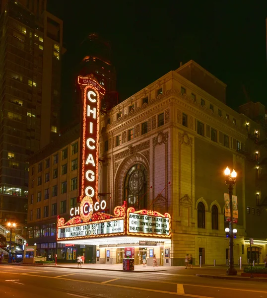 Chicago Theater at Night — Stock Photo, Image