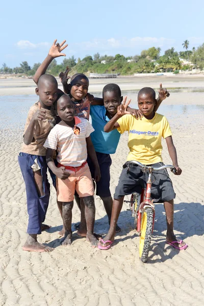 Pojkar på Vilanculos Beach, Moçambique — Stockfoto