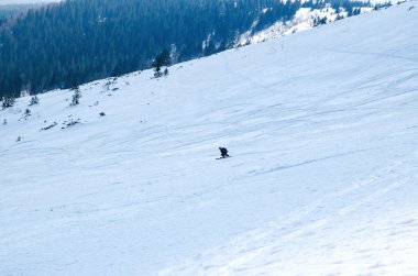 adam Kayak bedava yolculuk yokuş aşağı kış sezonu itibariyle güzel güneşli günde gölgede