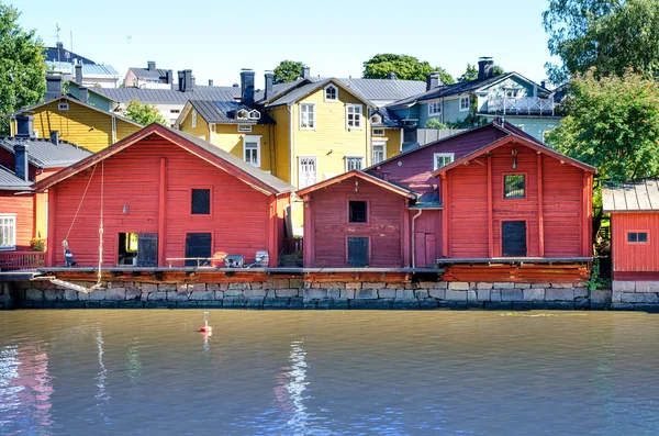 Casas no aterro fluvial na cidade finlandesa perto de Helsínquia - Porvoo — Fotografia de Stock