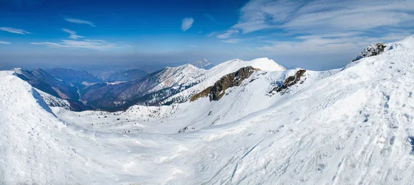美丽的冬天景观在高山 — 图库照片