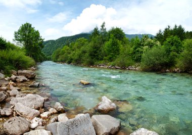 dağlar ağaçlar ve rapids Nehri Salza önünde manzara