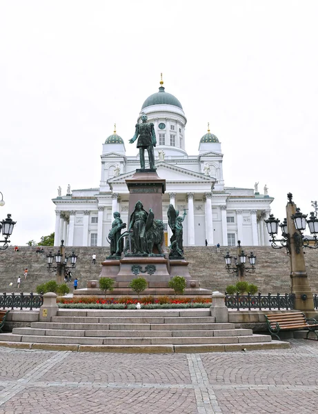 Katedrála svatého Mikuláše (katedrála Basilica) a památník — Stock fotografie