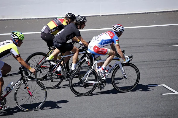 I ciclisti partecipano alla corsa ciclistica a Mosca — Foto Stock