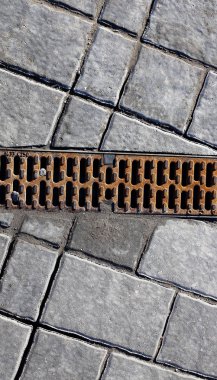 Cilt payı drenaj, çelik kafes ile kaplı