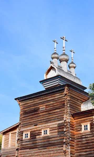 Православна церква в сонячний день — стокове фото