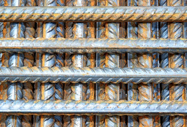 Construcción de refuerzo de acero aislado —  Fotos de Stock