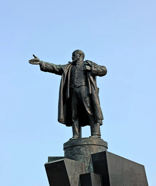 Monumento a Vladimir Lenin cerca de la estación de Finlandia en San Petersburgo —  Fotos de Stock