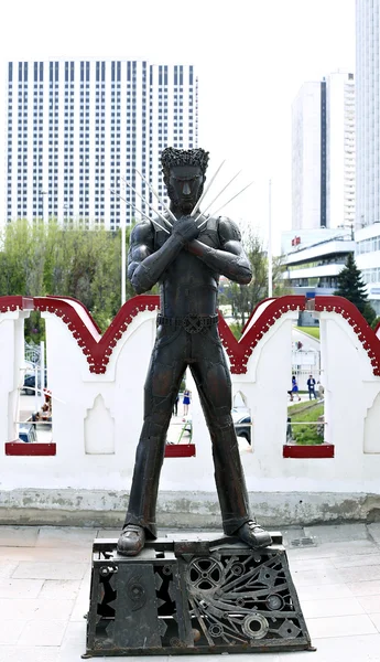 Monument to the hero Wolverine in Izmailovskiy Kremlin in Moscow — Stock Photo, Image