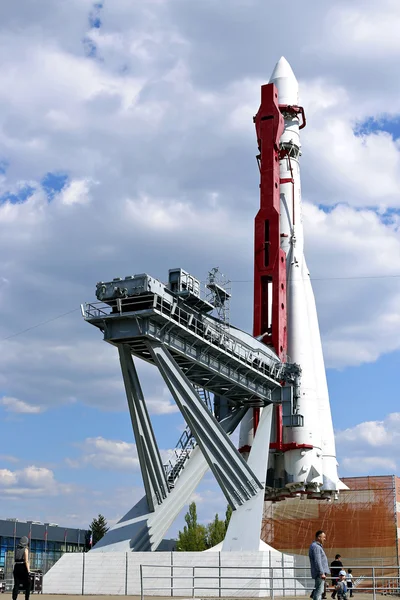 O foguete Vostok na plataforma de lançamento — Fotografia de Stock