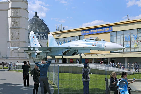 Batalha militar aeronave de combate caça russo Su-27 em Moscou — Fotografia de Stock