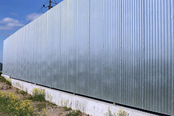 Çit galvaniz, paslanmaz çelik profesyonel döşeme yapılmış