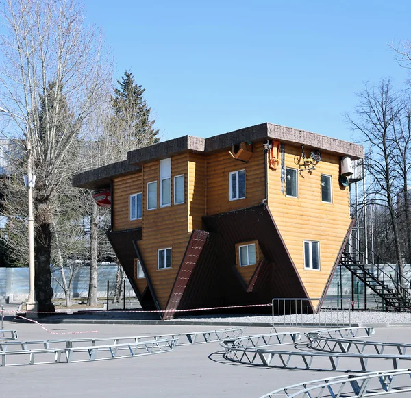 Upside down house in the Russian Exhibition Center in Moscow — Stock Photo, Image