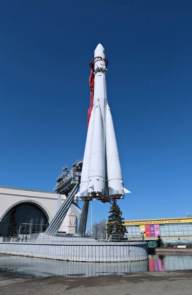 Ракета "Восток" на стартовой площадке — стоковое фото