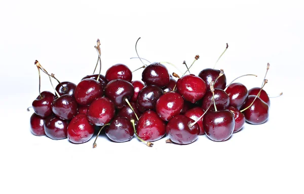 Kırmızı Olgun Kiraz meyveleri izole — Stok fotoğraf