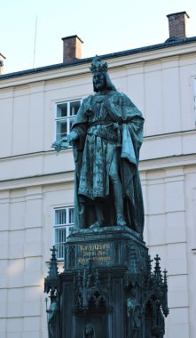 Kral Karl IV Prag anıt