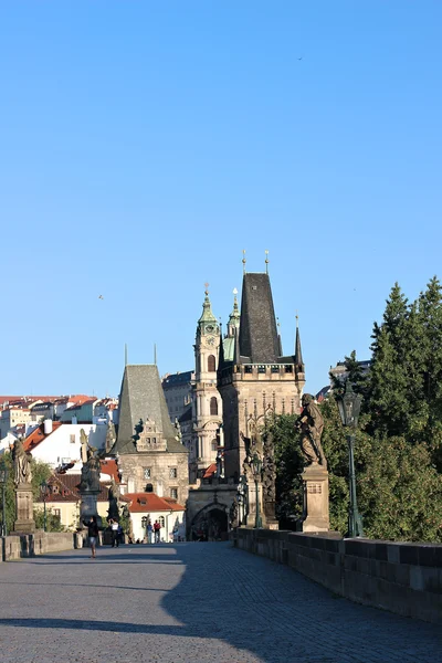 Prag 'daki Vltava Nehri üzerindeki Charles Köprüsü — Stok fotoğraf