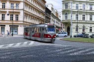 Kırmızı Prag'da street Tramvayda