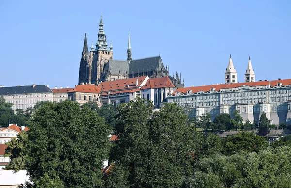 Prag Kalesi ve Aziz Prag'da Vitus Katedrali — Stok fotoğraf