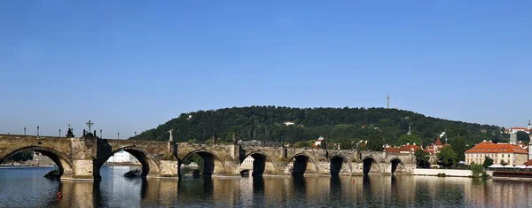 Puente de Carlos sobre el río Moldava en Praga —  Fotos de Stock