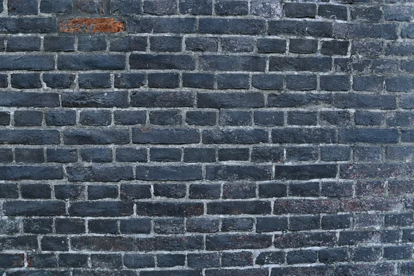 Textura de una pared de ladrillo quemado negro cubierto de hollín — Foto de Stock