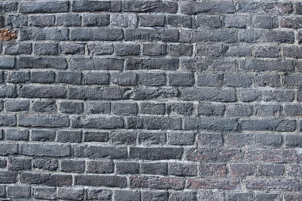 Texture di un muro di mattoni bruciati neri ricoperto di fuliggine — Foto Stock