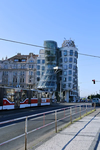 Dancing House (Ginger e Fred) em Praga — Fotografia de Stock