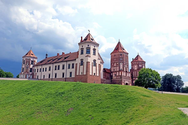 Стародавній світ замковий комплекс у Білорусі — стокове фото