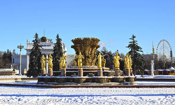 Fontaine "Amitié des peuples" et Pavillons — Photo