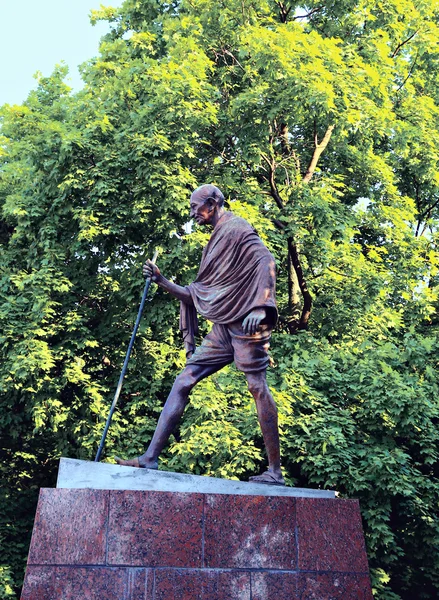 Monument to Mahatma Gandhi in Moscow — Stock Photo, Image