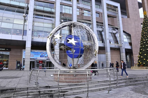 Sinal da UE perto do centro comercial "Europeu" em Moscou — Fotografia de Stock