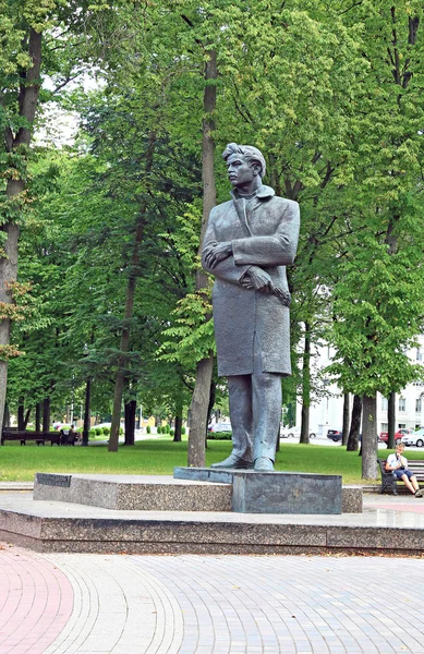 Monument to Maxim Bogdanovich in Minsk — Stock Photo, Image