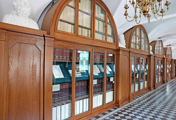 Bibliotheek van Nyasvizh kasteel in Wit-Rusland — Stockfoto